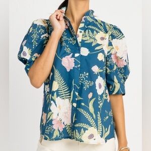 Entro Floral Print Ruffle Neck/Short Puff Sleeve Top.  Size Medium
